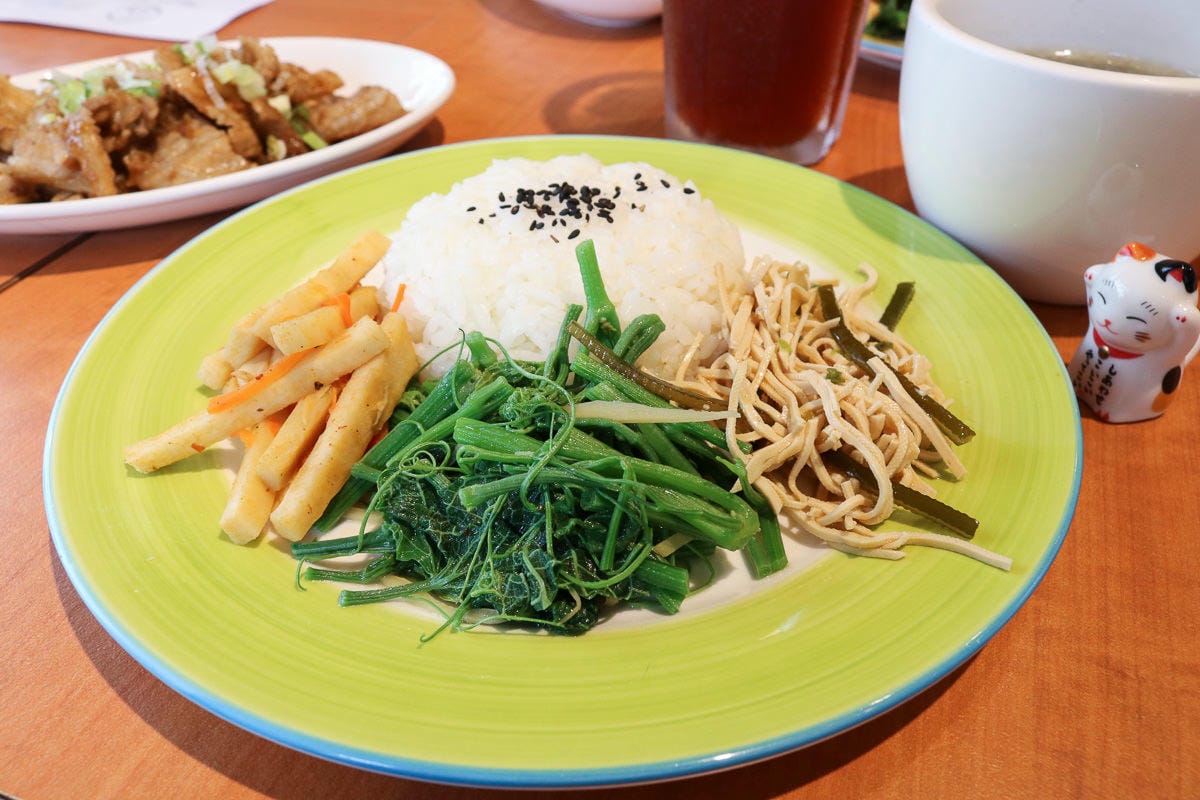 內湖美食，轉角貓咖啡早午餐簡餐不限時被貓咪擁抱