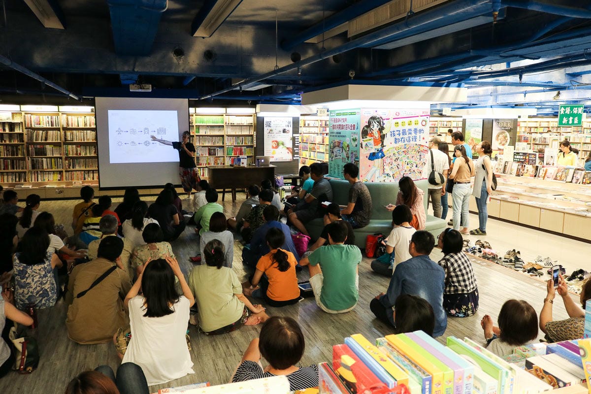 高雄六合夜市棒球館，樂逸文旅！近高雄車站六合夜市還有捷運方便又安靜