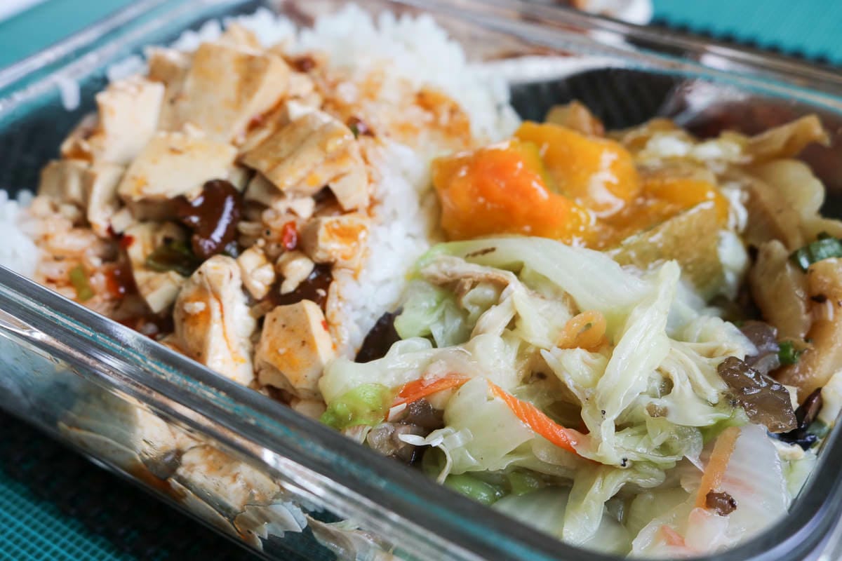 內湖美食豐禾便當加入午餐戰場，厚切排骨好吃內湖江南店有外送