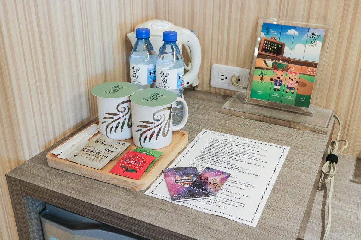 高雄六合夜市棒球館，樂逸文旅！近高雄車站六合夜市還有捷運方便又安靜