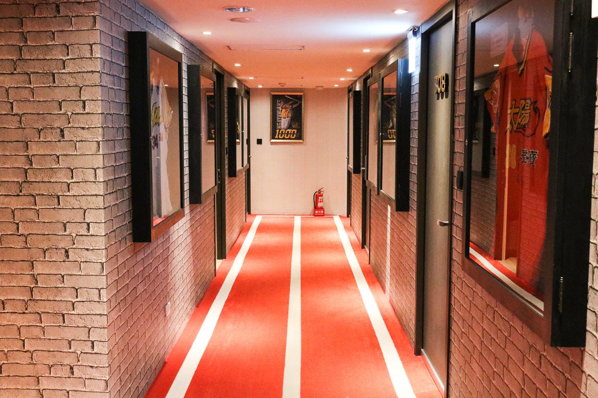 高雄六合夜市棒球館，樂逸文旅！近高雄車站六合夜市還有捷運方便又安靜