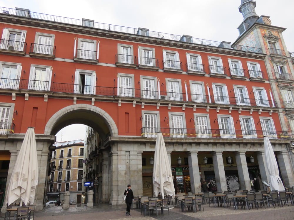 西班牙護照不見遺失被偷，去馬德里補辦(讀者緊急經驗