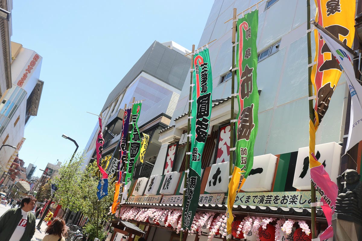 淺草景點別忘還有淺草演藝廳，從日劇認識落語之路