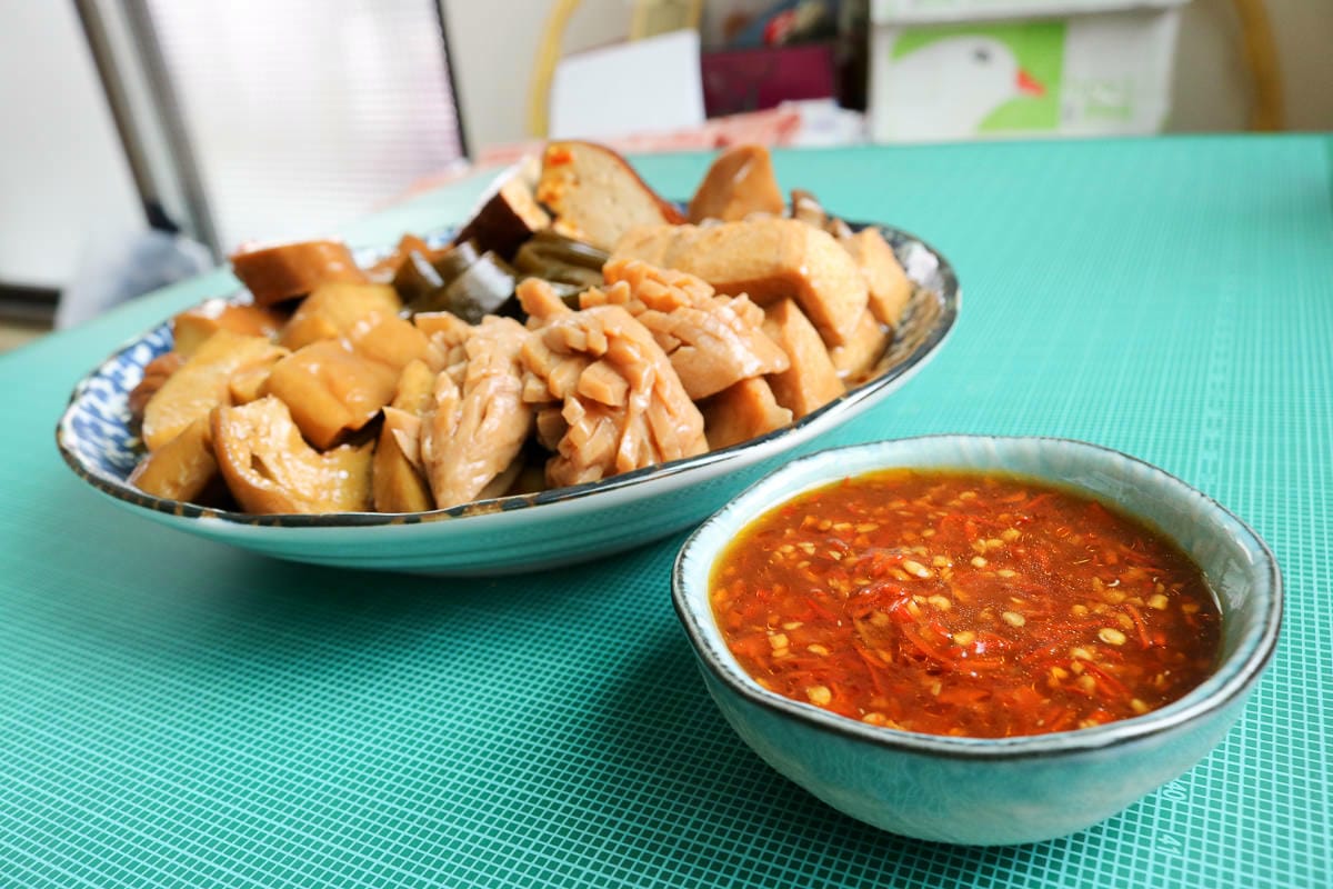 捷運西湖站無名滷味，素食滷味內湖285巷小吃媽媽們直接用搶的