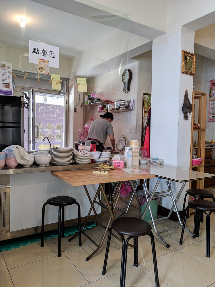 內湖泰式料理泰幸福，套餐熱炒任你挑還有泰奶可喝