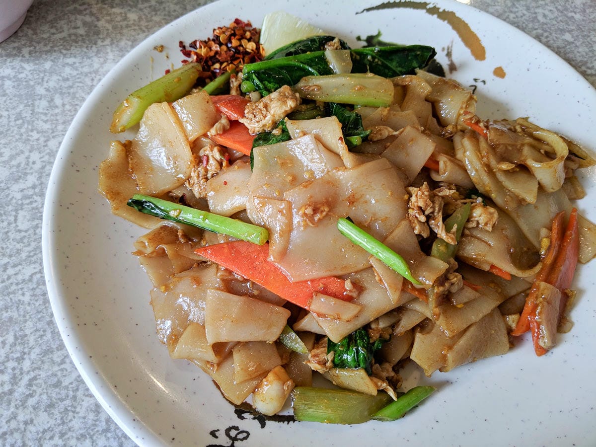 內湖泰式料理泰幸福，套餐熱炒任你挑還有泰奶可喝