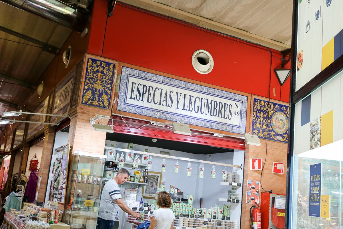 塞維亞景點摩爾區特里亞納市場Mercado de Triana推薦早餐與買水果香料