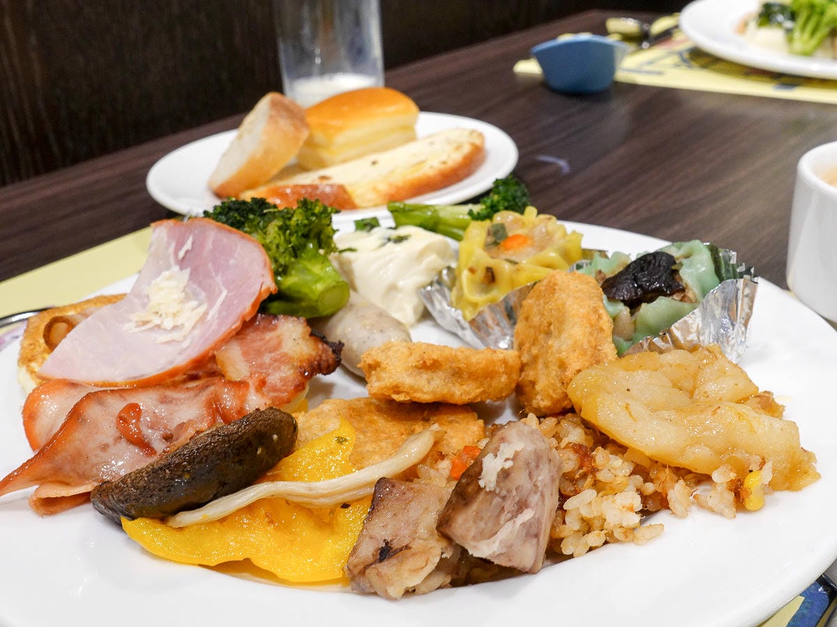 宜蘭悅川酒店自助餐不限時長輩超愛！紅白啤酒暢飲無限