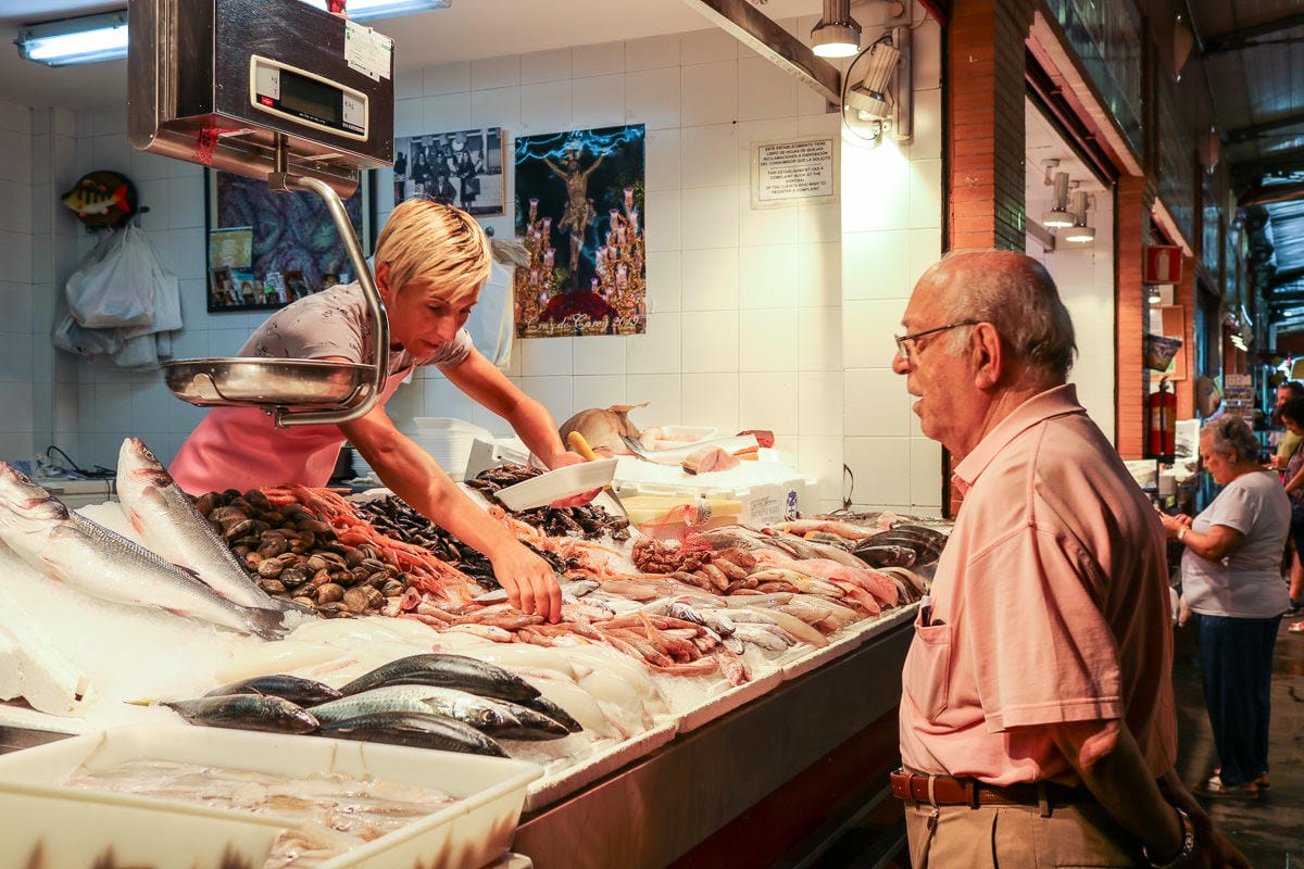 塞維亞景點摩爾區特里亞納市場Mercado de Triana推薦早餐與買水果香料