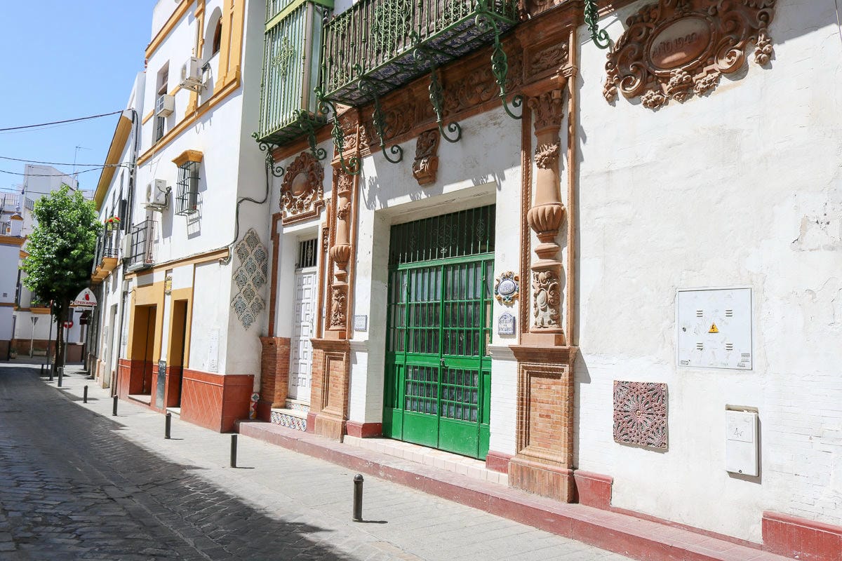 塞維亞景點摩爾區特里亞納市場Mercado de Triana推薦早餐與買水果香料