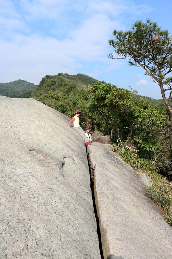 內湖碧山巖往龍船岩步道！有龍脈經過的台北三大懸崖之一圓覺瀑布更驚悚