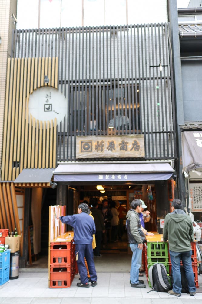 東京美食推薦折原商店｜日本酒專賣站著喝清酒配關東煮