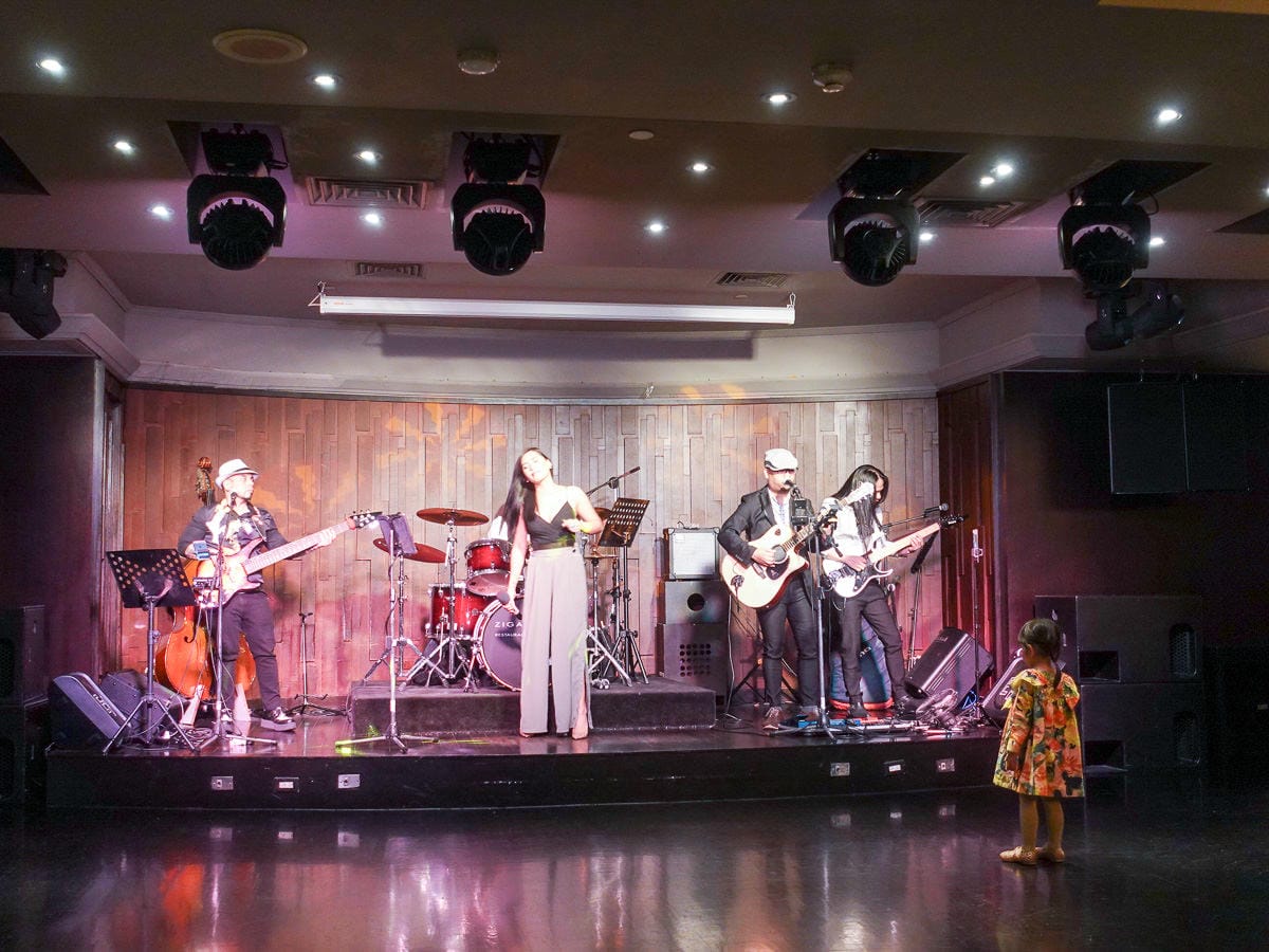 君悅ZIGA ZAGA義式料理餐點台北五星級還有樂團表演