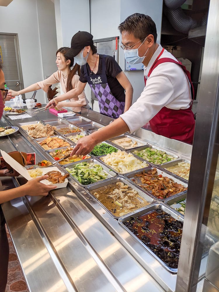 內湖安品燒臘正宗港式便當！燒肉真心不錯附菜單假日有開