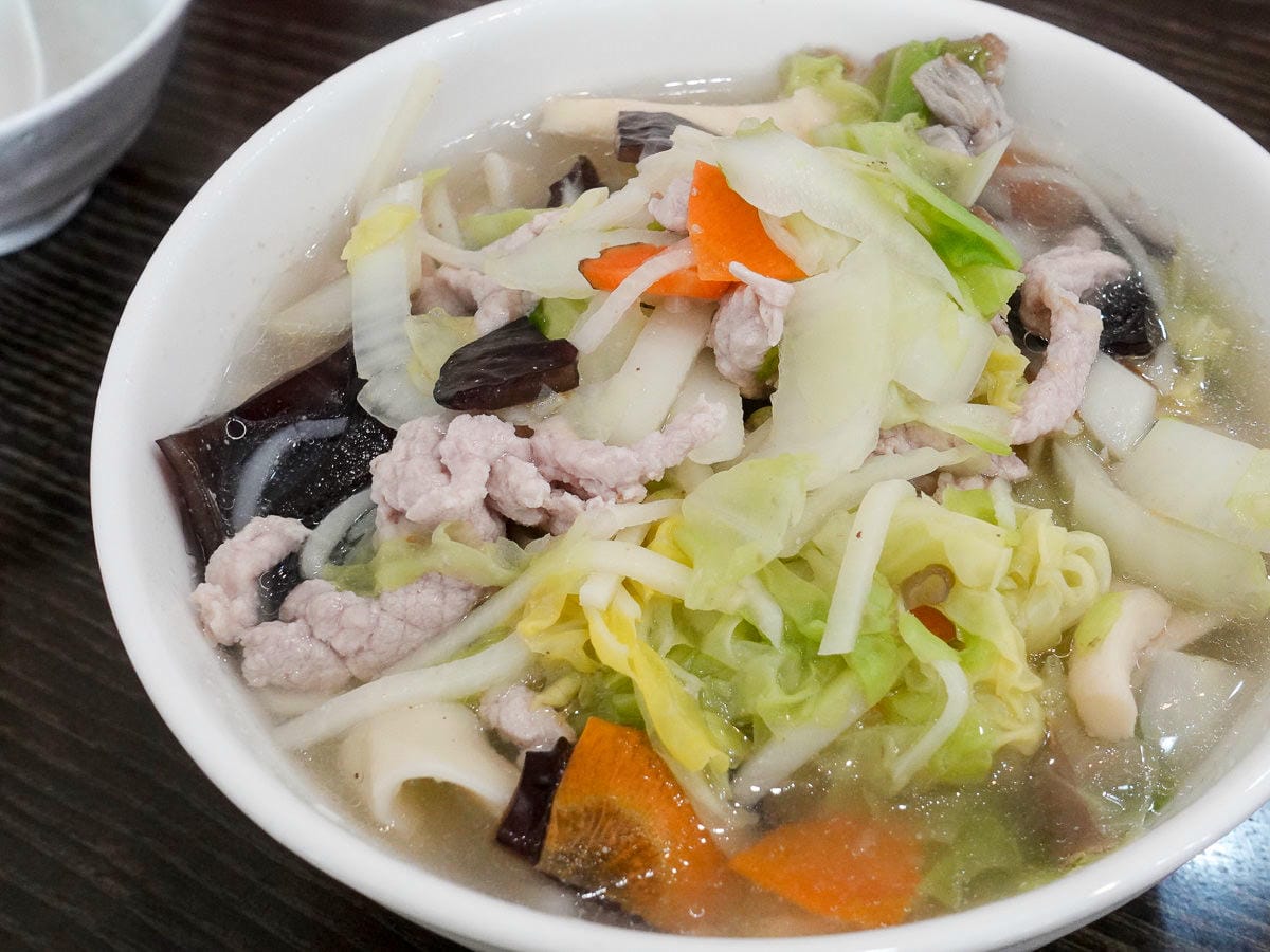 內湖一老味麵館 水餃家常麵食酸辣湯料多 小魚豆干也很棒