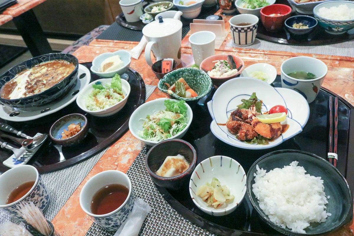 佐賀美食 Gallery 有田咖啡館與有田燒茶杯牆，在地限定美食與陶瓷隨你挑