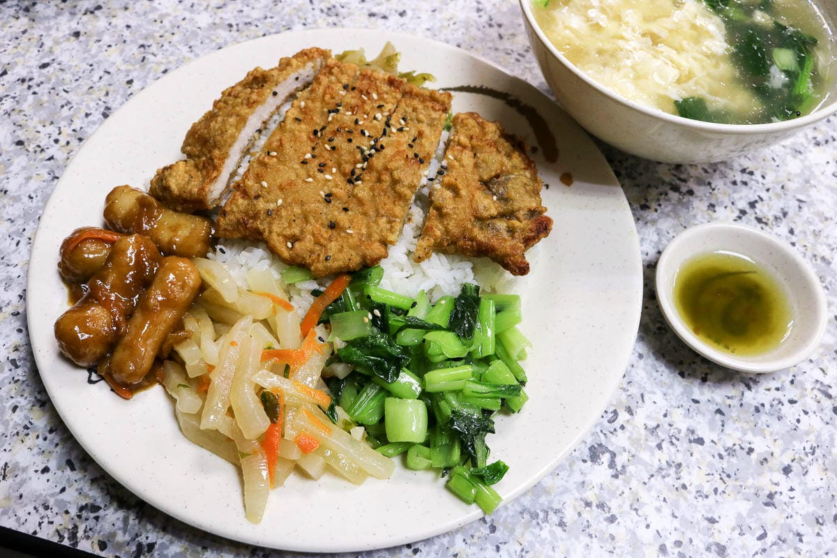 台北清香排骨王!好吃厚切排骨一排兩吃中式椒麻雞腿與蛋花湯別放過可外送 - 第1張圖 台北清香排骨王!好吃厚切排骨一排兩吃中式椒麻雞腿與蛋花湯別放過可外送