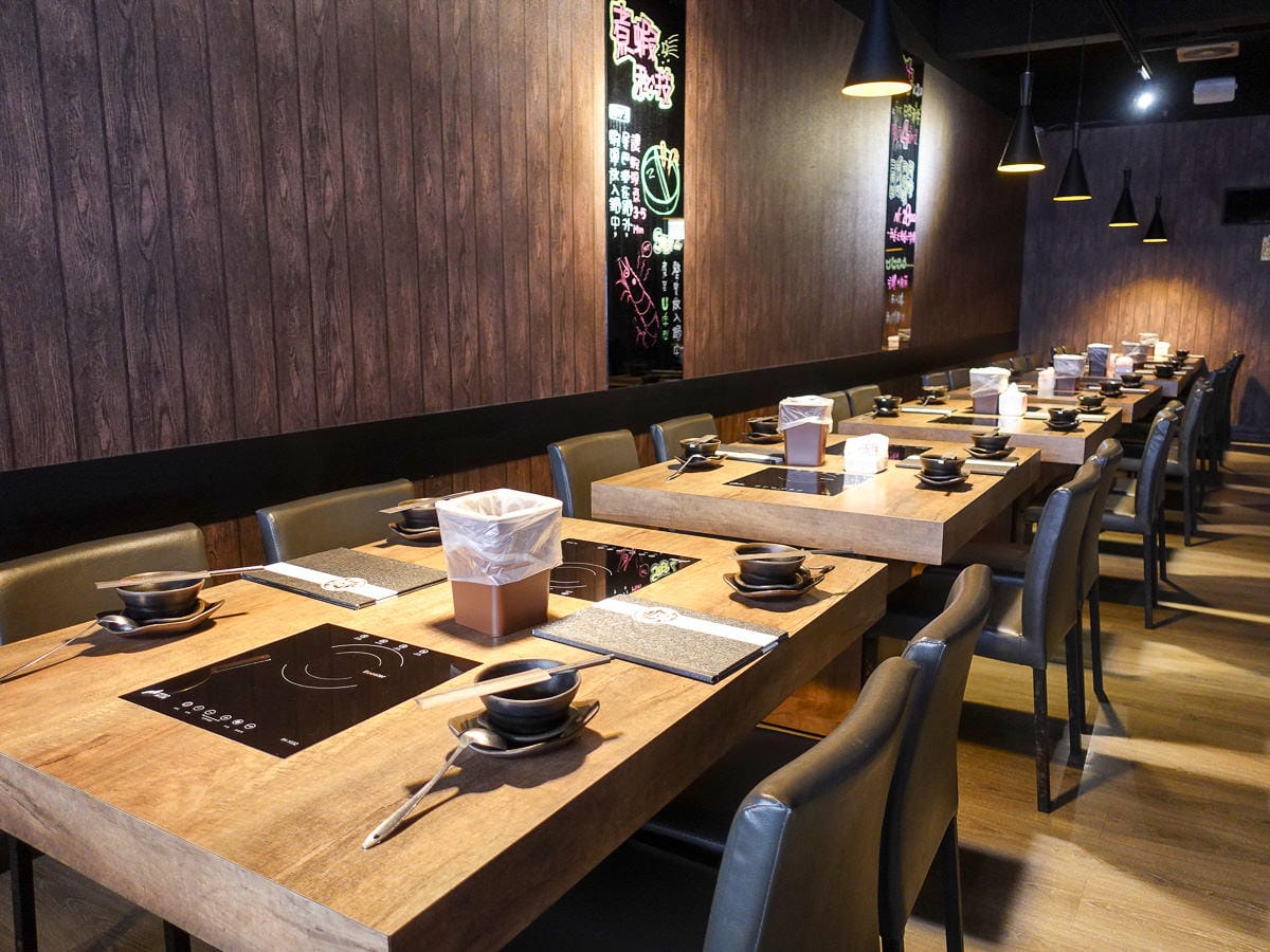 內湖火鍋 金鍋盃小火鍋吃肉吃海鮮湯底種類多 高品質寵物友善