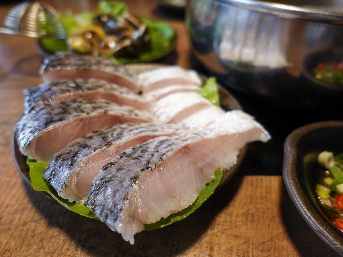 內湖火鍋 金鍋盃小火鍋吃肉吃海鮮湯底種類多 高品質寵物友善