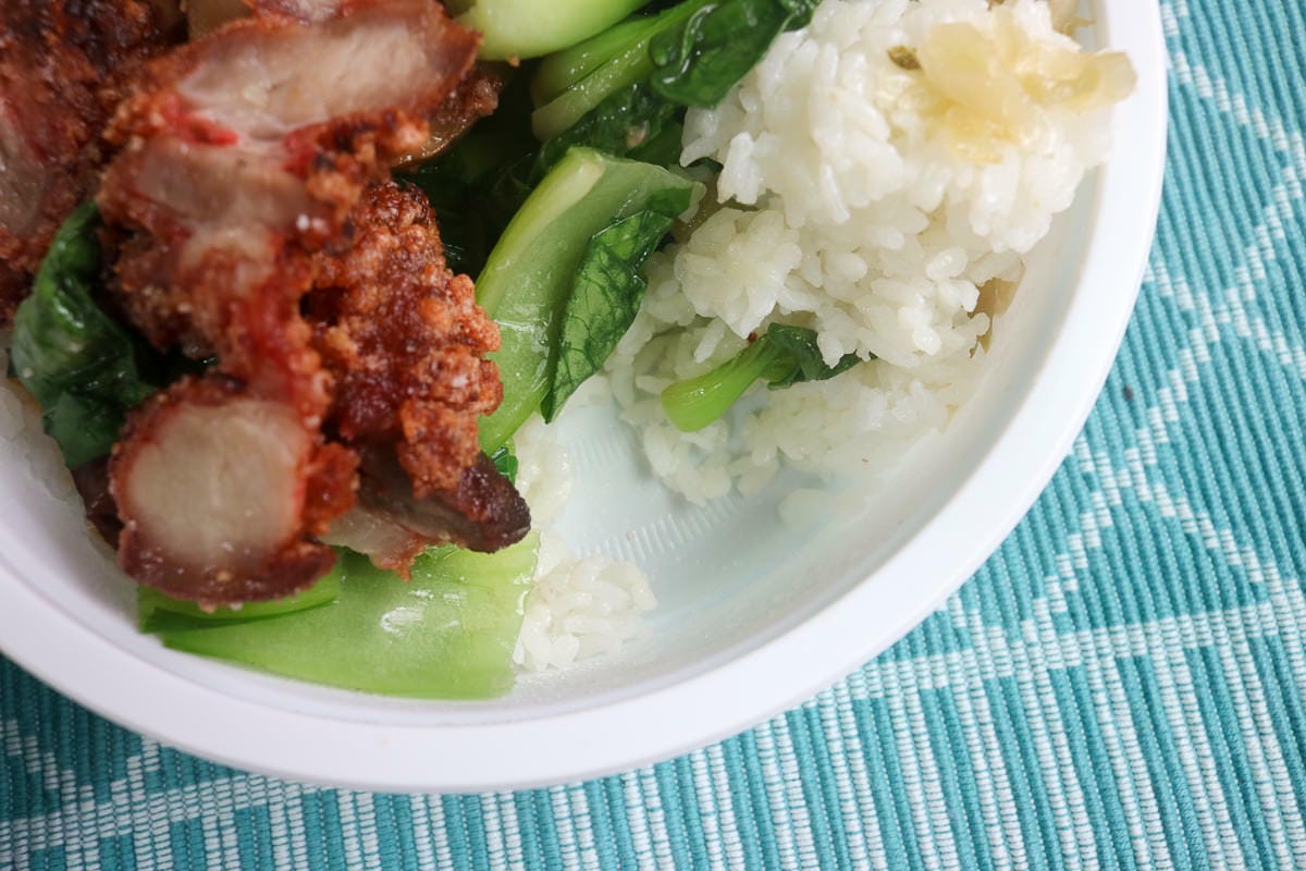 內湖綠葉飯包 價格實惠菜多份量足 內湖鄉民口中圓便當就是綠葉