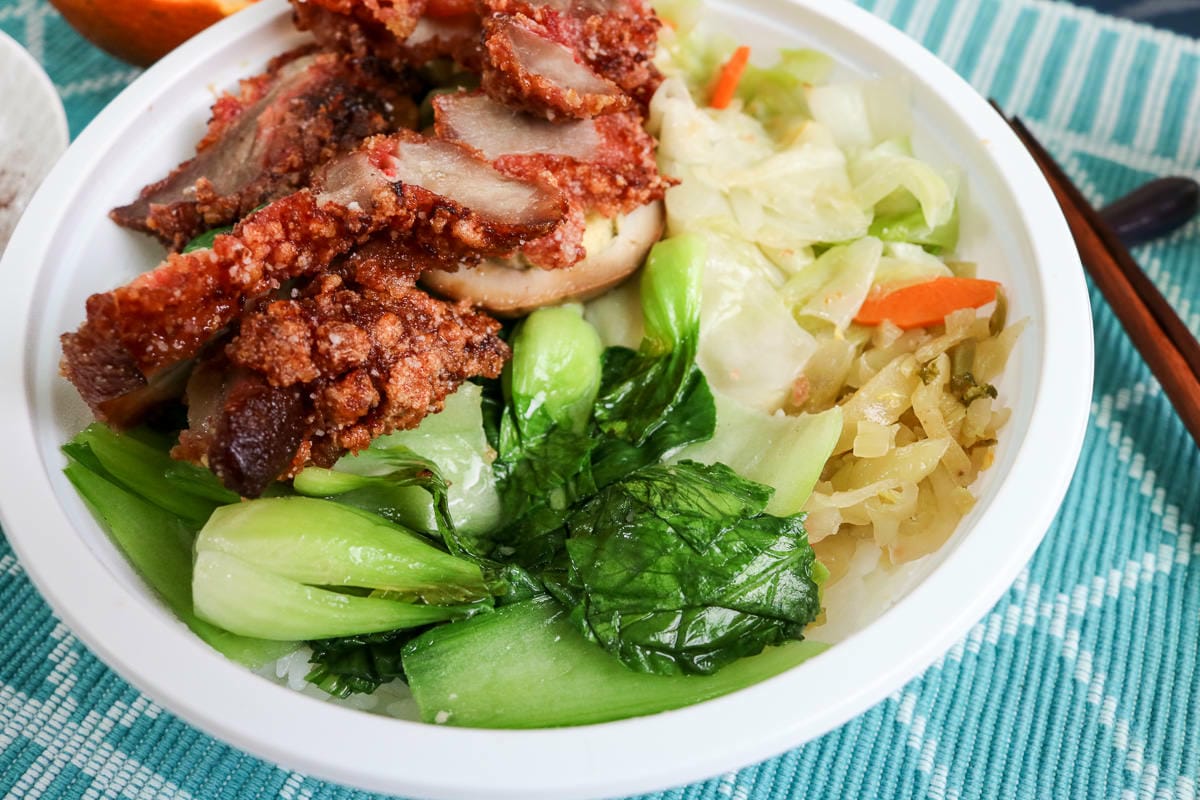 內湖綠葉飯包 價格實惠菜多份量足 內湖鄉民口中圓便當就是綠葉