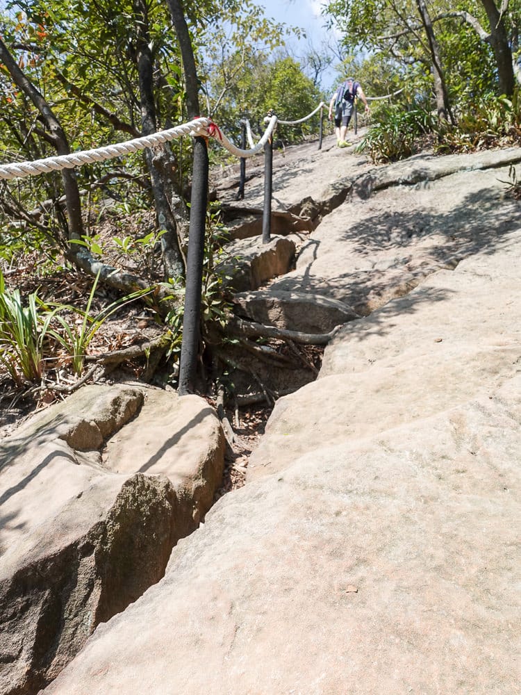 內湖金面山採石場大岩壁 路線飛簷走壁不回頭之Google地圖沒有的登山步道