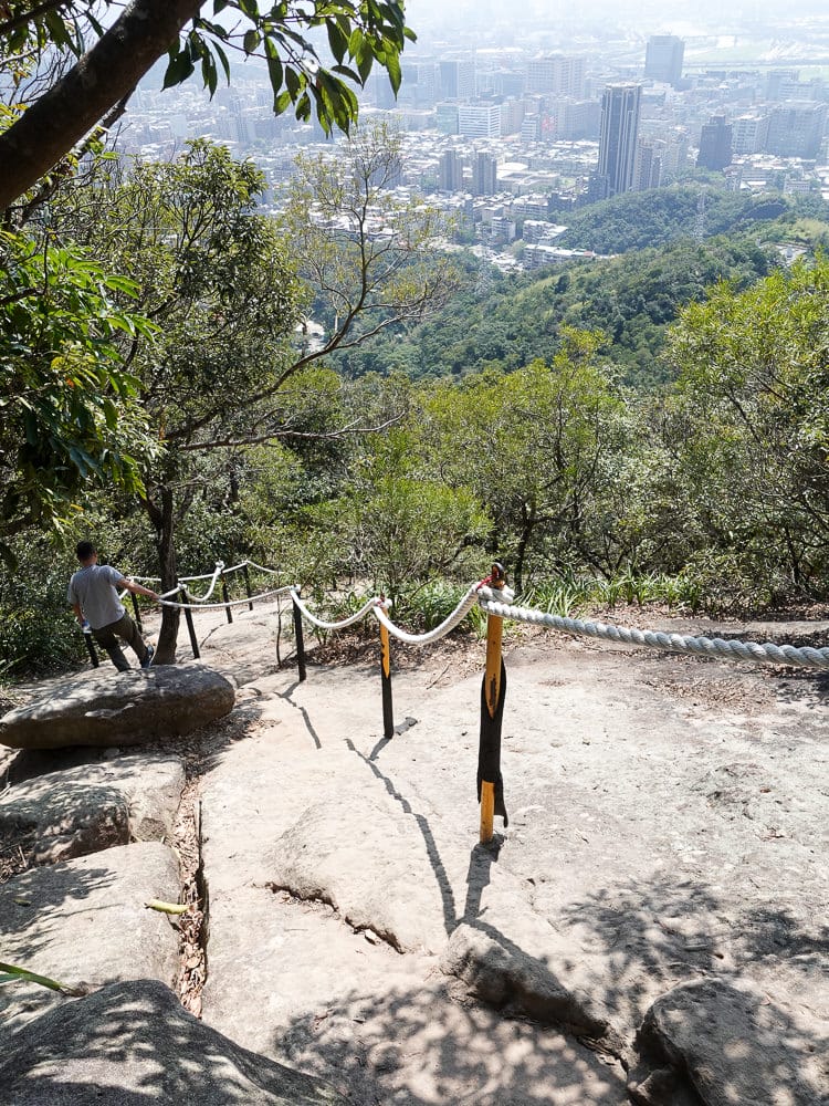 內湖金面山採石場大岩壁 路線飛簷走壁不回頭之Google地圖沒有的登山步道