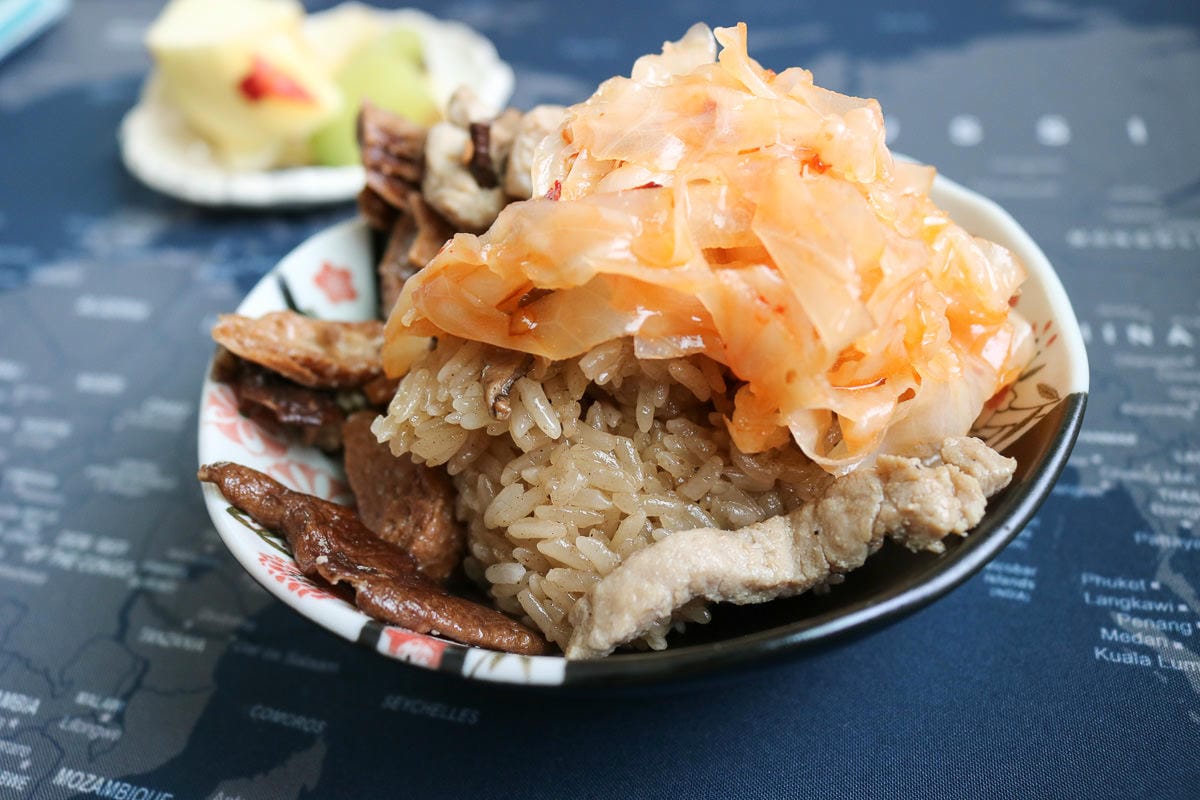 內湖油飯 湖光市場康寧路一段 養樂多對面貴子油飯當早午餐剛好 - 第6張圖 內湖油飯 湖光市場康寧路一段 養樂多對面貴子油飯當早午餐剛好