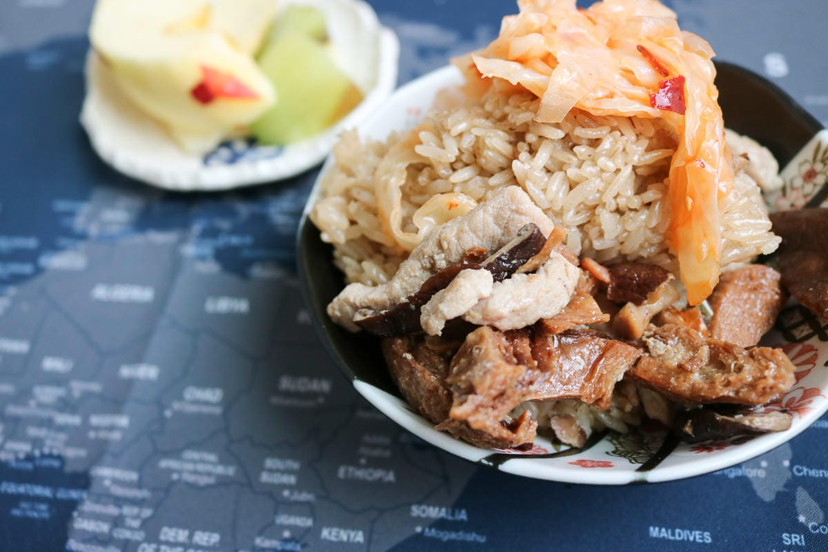 內湖油飯 湖光市場康寧路一段 養樂多對面貴子油飯當早午餐剛好 - 第1張圖 內湖油飯 湖光市場康寧路一段 養樂多對面貴子油飯當早午餐剛好