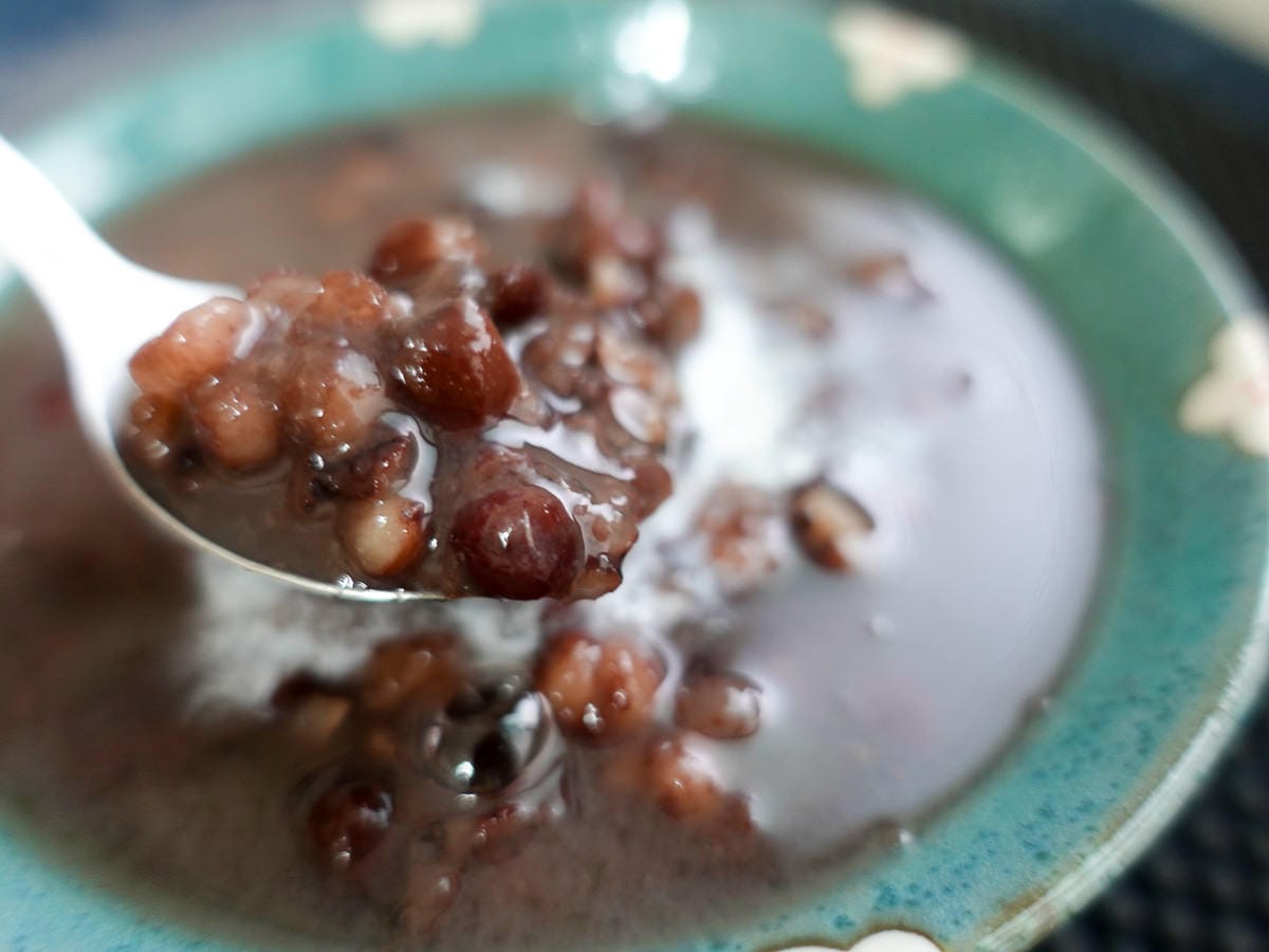 紅豆湯怎麼煮才好喝，不用泡隔夜、免顧火電鍋快鍋的差別（附歐巴桑秘訣