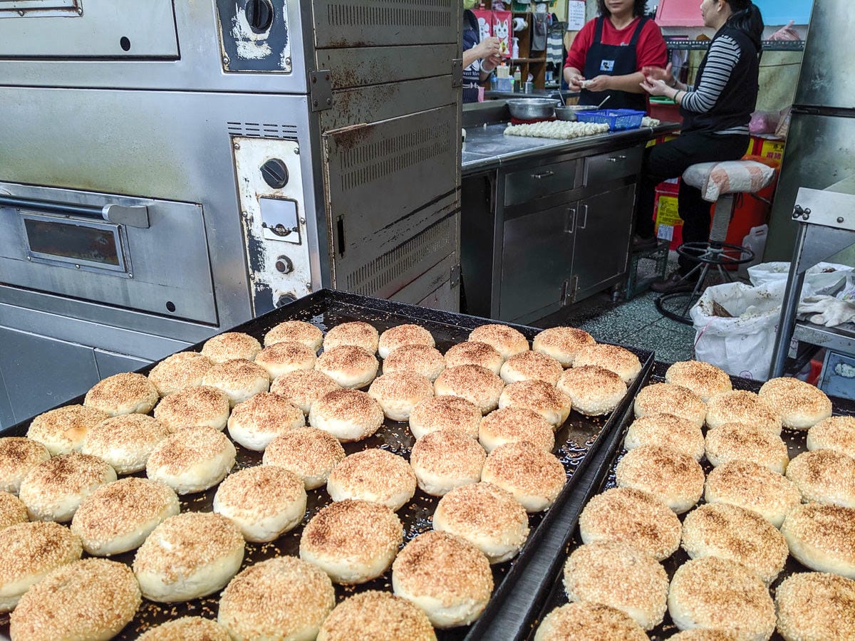 內湖湖光市場鹹酥餅紅豆餅 鼎鼎燒餅當早餐下午茶剛好