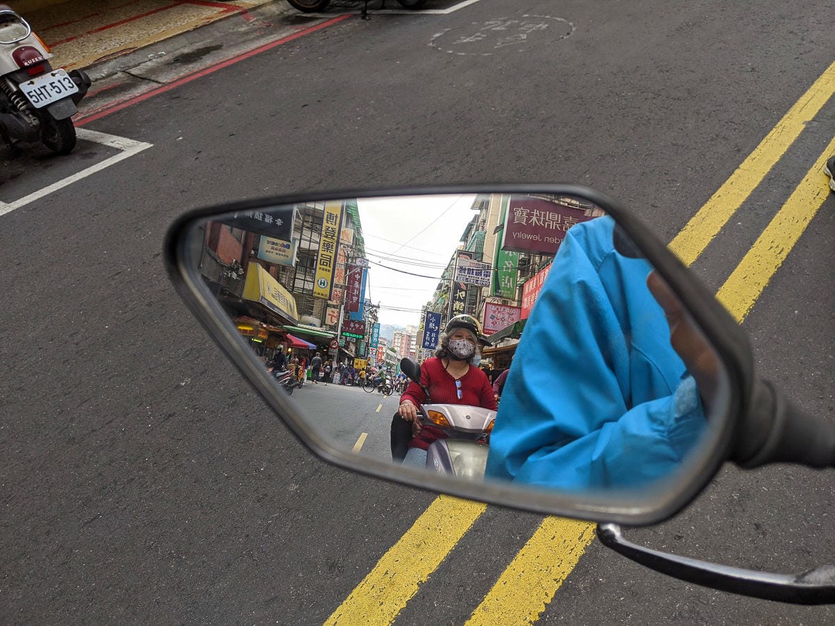 內湖737市場缸爐碳烤燒餅舖 排隊美食傳統胡椒餅烤肉包居然是早餐