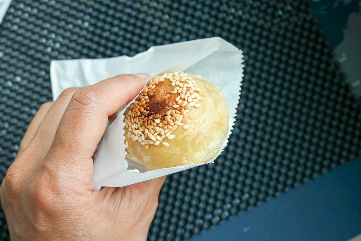 內湖737市場缸爐碳烤燒餅舖 排隊美食傳統胡椒餅烤肉包居然是早餐