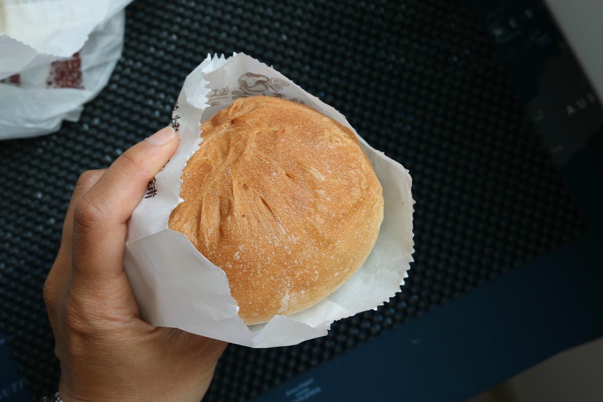 內湖737市場缸爐碳烤燒餅舖 排隊美食傳統胡椒餅烤肉包居然是早餐