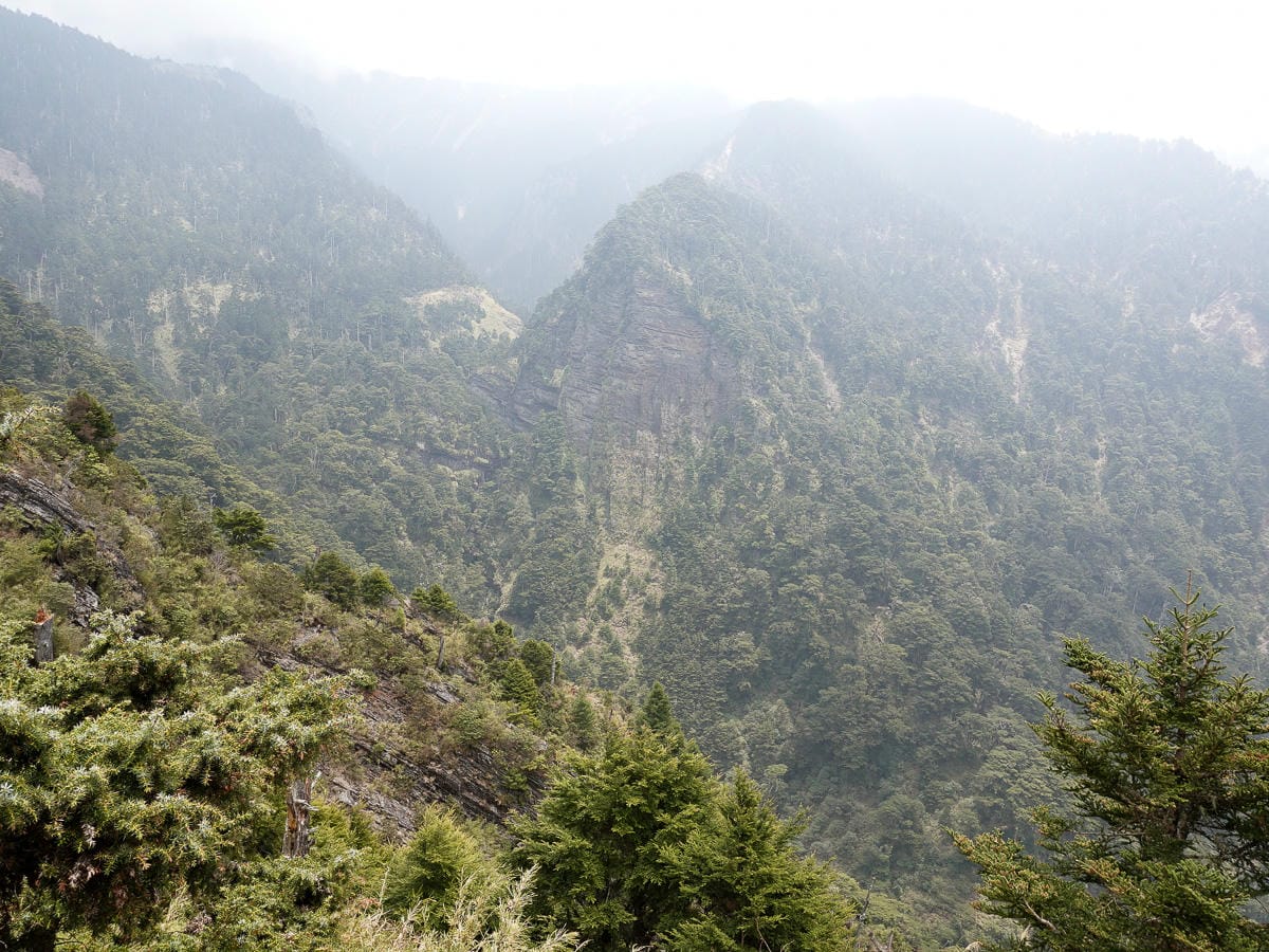 百岳新手玉山主峰兩天兩夜行程日記 Day1 塔塔加鞍部玉山登山口到排雲山莊