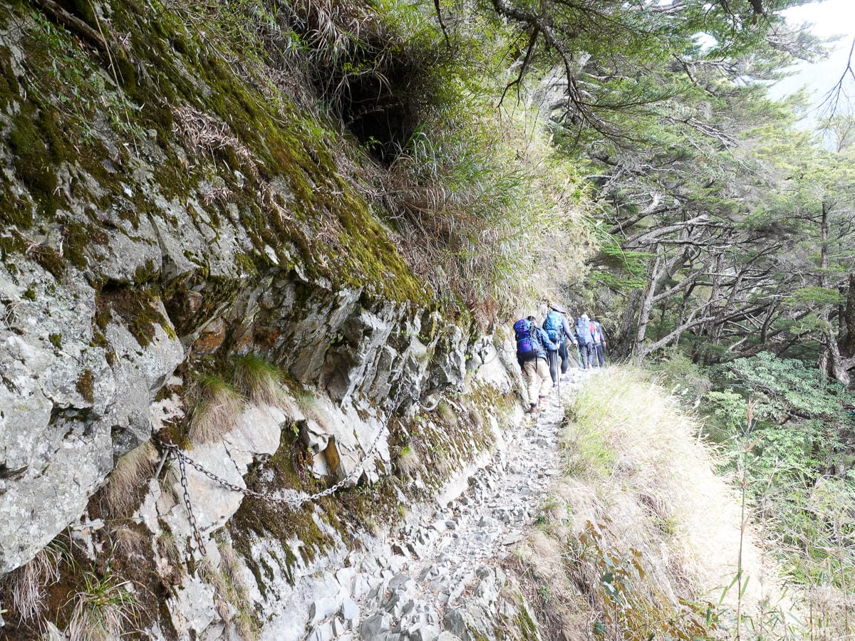 百岳新手玉山主峰兩天兩夜行程日記 Day1 塔塔加鞍部玉山登山口到排雲山莊