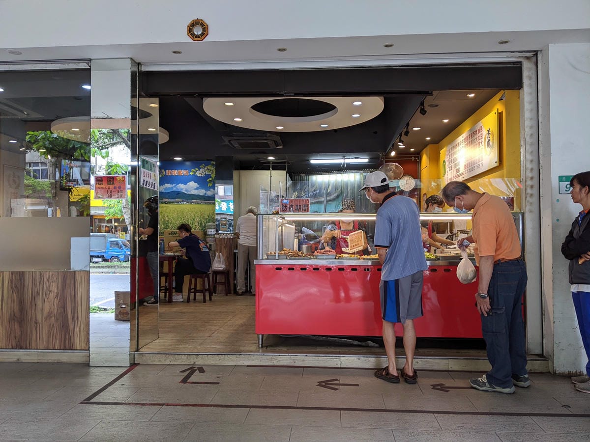 內湖港墘飯包 椒麻雞腿飯不用百元份量多 生意好到翻 - 第2張圖 內湖港墘飯包 椒麻雞腿飯不用百元份量多 生意好到翻