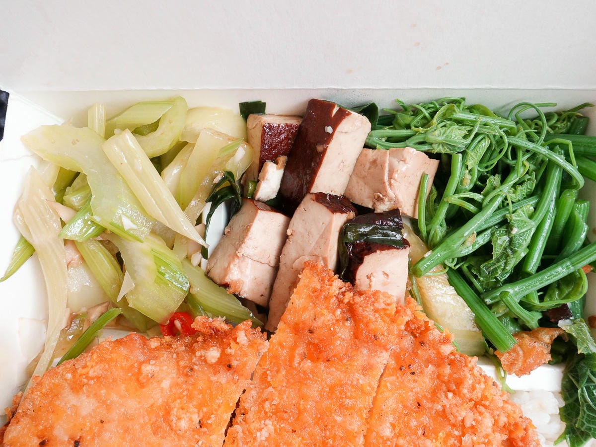 內湖港墘飯包 椒麻雞腿飯不用百元份量多 生意好到翻 - 第8張圖 內湖港墘飯包 椒麻雞腿飯不用百元份量多 生意好到翻