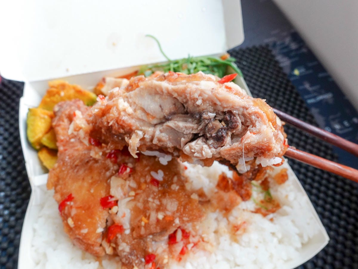 內湖港墘飯包 椒麻雞腿飯不用百元份量多 生意好到翻 - 第6張圖 內湖港墘飯包 椒麻雞腿飯不用百元份量多 生意好到翻