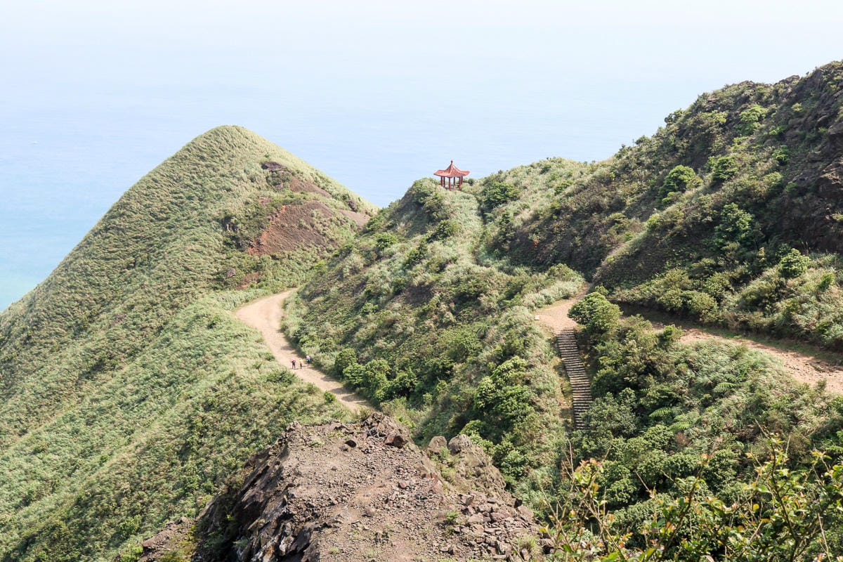 瑞芳茶壺山半屏山縱走 黃金三稜手腳並用氣勢不輸劍龍稜