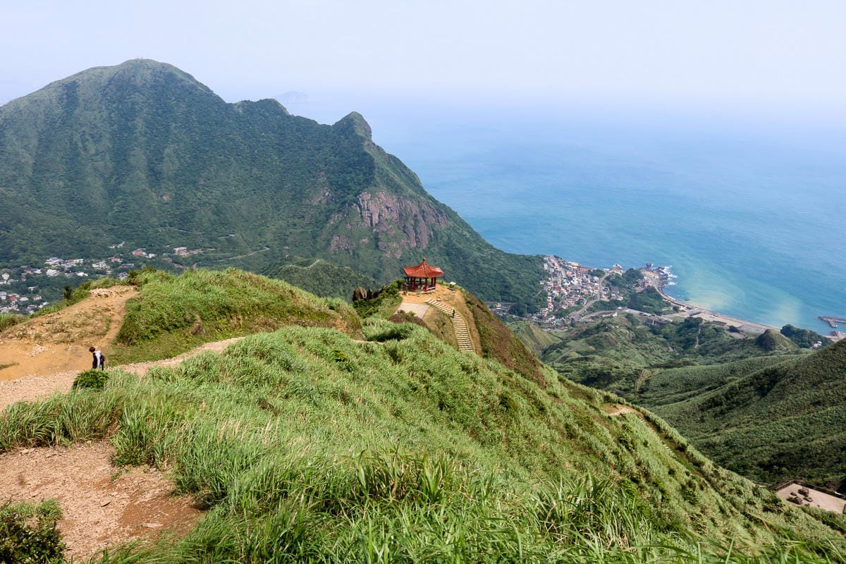 瑞芳茶壺山半屏山縱走 黃金三稜手腳並用氣勢不輸劍龍稜