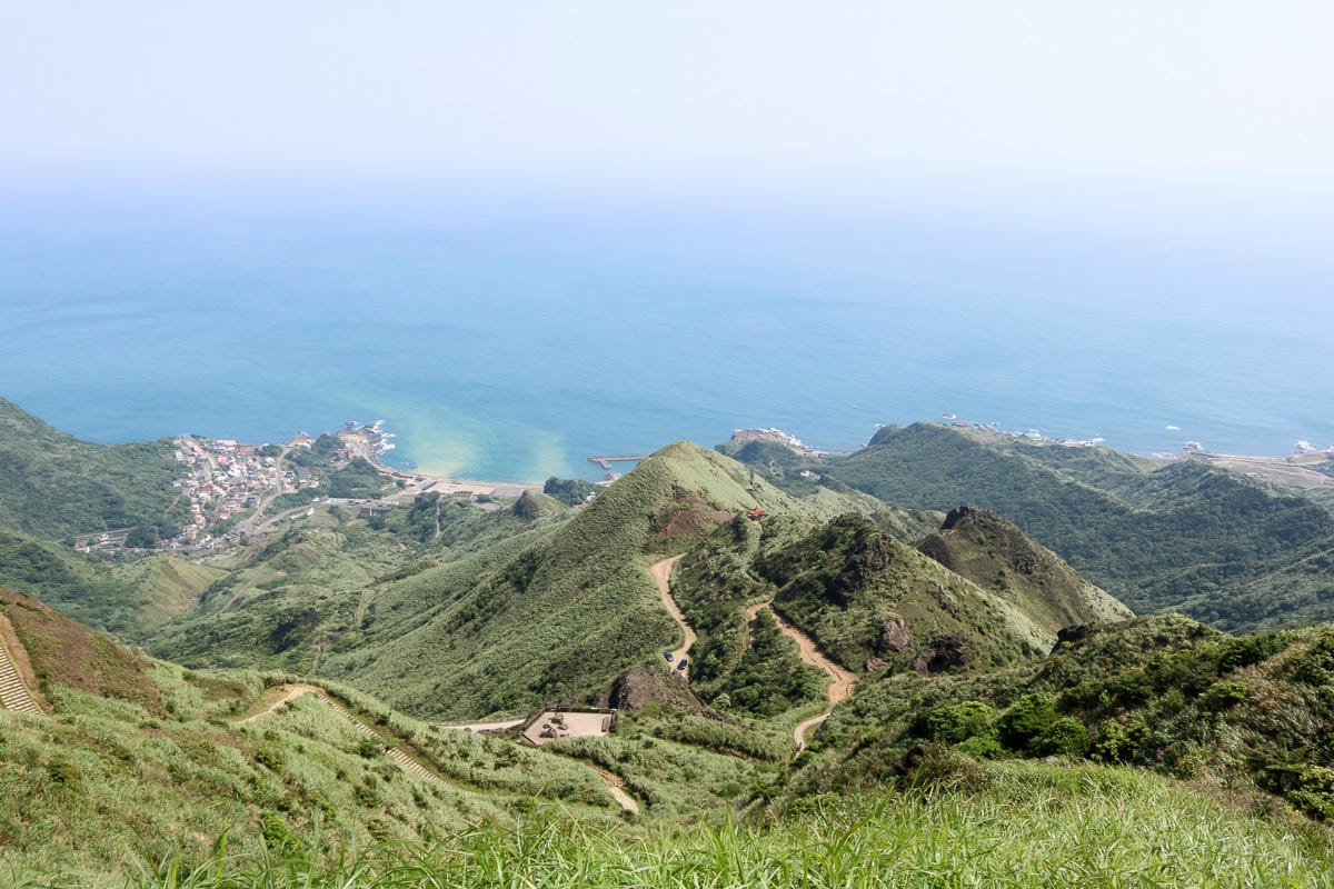 瑞芳茶壺山半屏山縱走 黃金三稜手腳並用氣勢不輸劍龍稜