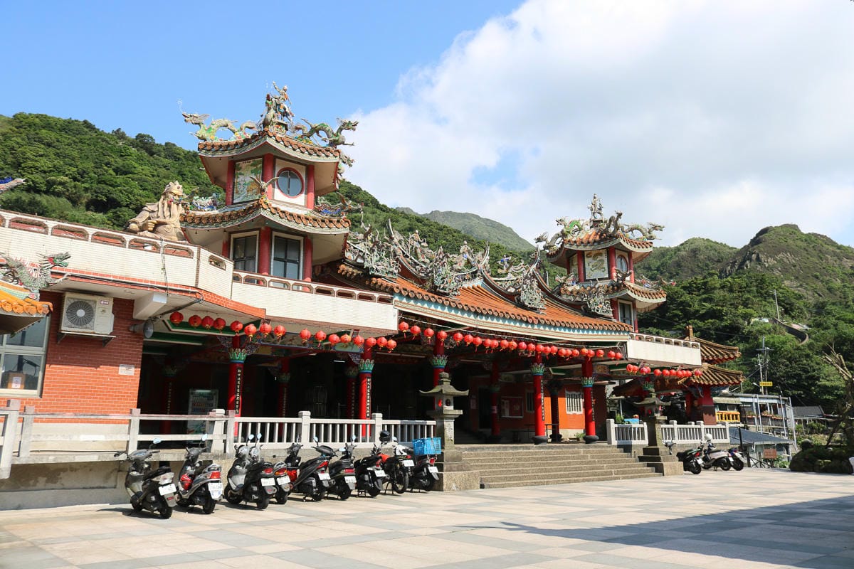 瑞芳茶壺山半屏山縱走 黃金三稜手腳並用氣勢不輸劍龍稜