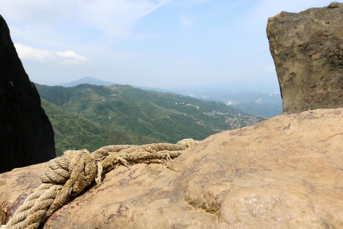 瑞芳茶壺山半屏山縱走 黃金三稜手腳並用氣勢不輸劍龍稜