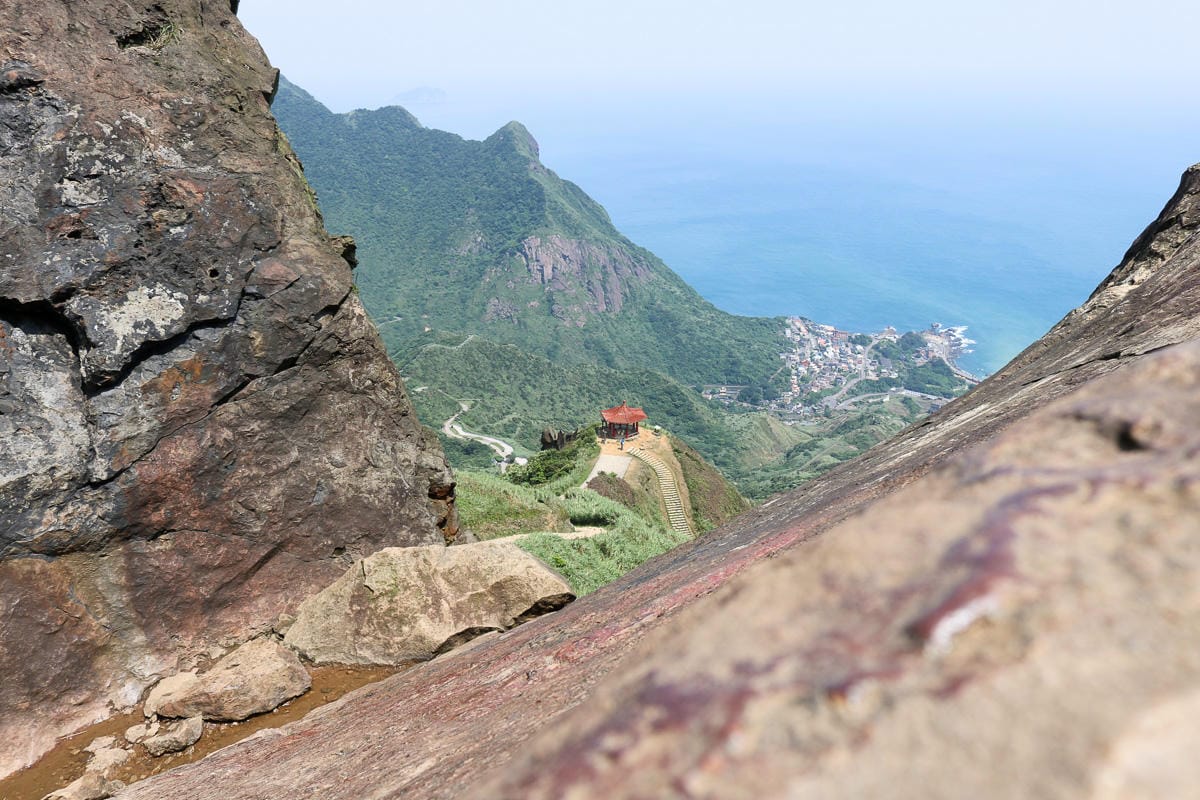 瑞芳茶壺山半屏山縱走 黃金三稜手腳並用氣勢不輸劍龍稜