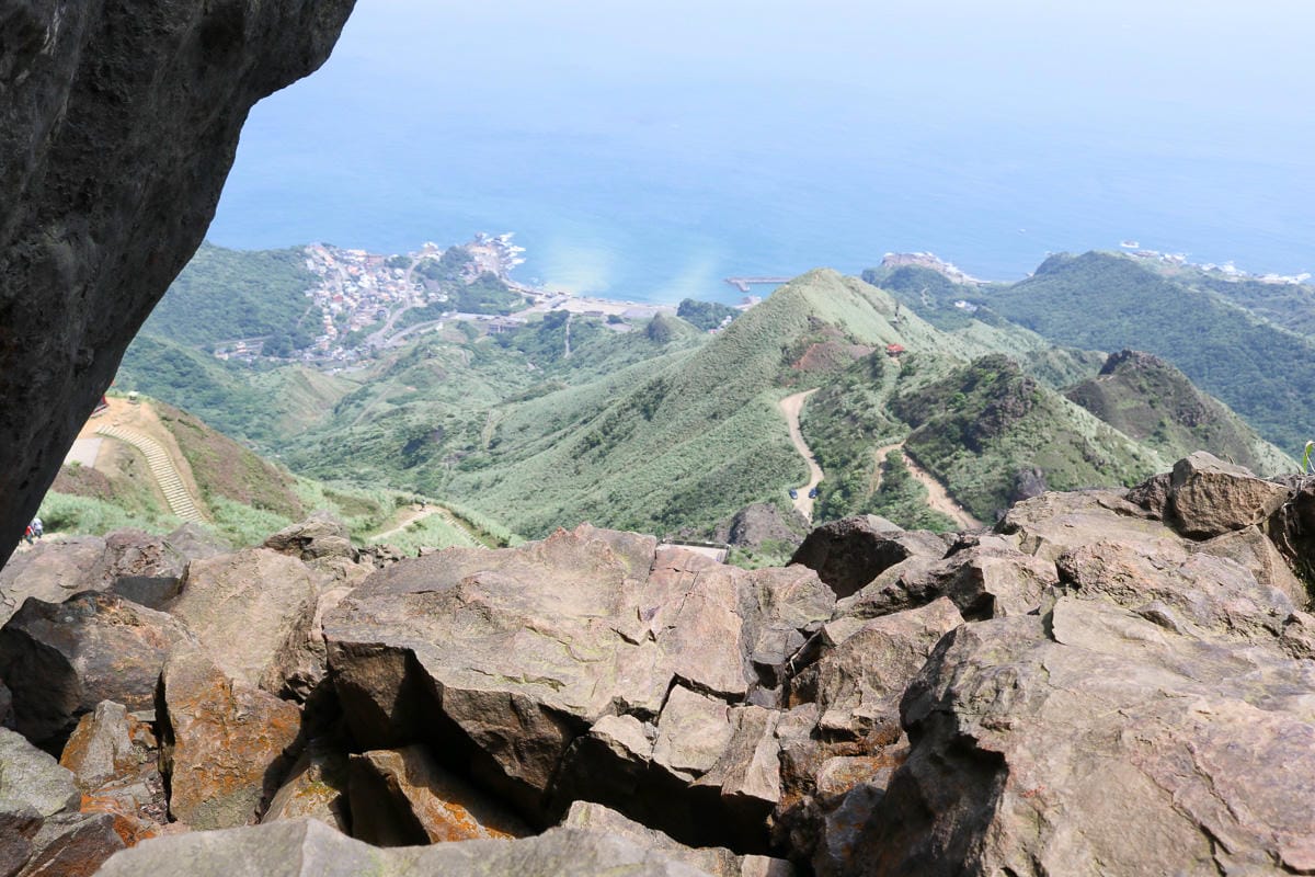 瑞芳茶壺山半屏山縱走 黃金三稜手腳並用氣勢不輸劍龍稜