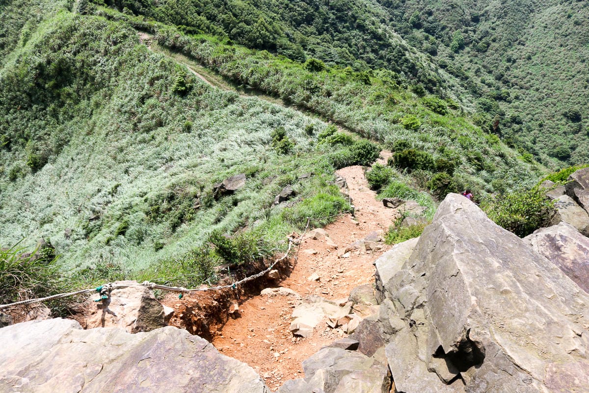 瑞芳茶壺山半屏山縱走 黃金三稜手腳並用氣勢不輸劍龍稜
