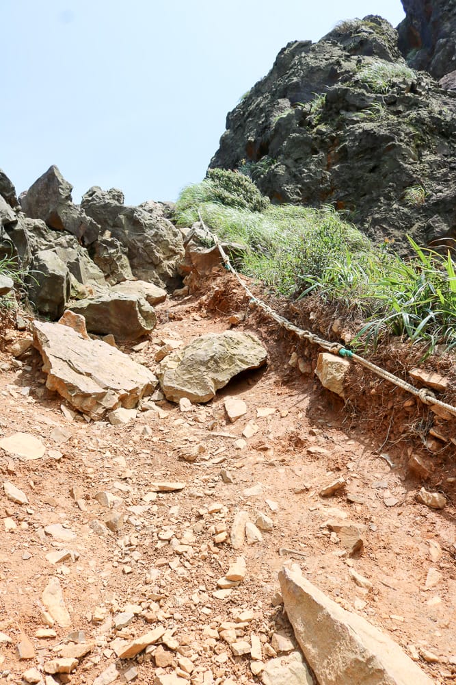 瑞芳茶壺山半屏山縱走 黃金三稜手腳並用氣勢不輸劍龍稜