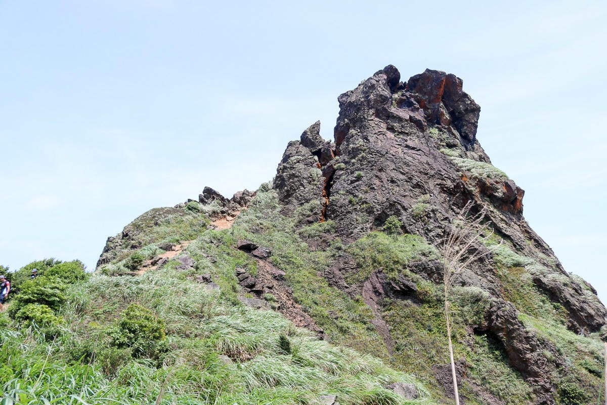 瑞芳茶壺山半屏山縱走 黃金三稜手腳並用氣勢不輸劍龍稜