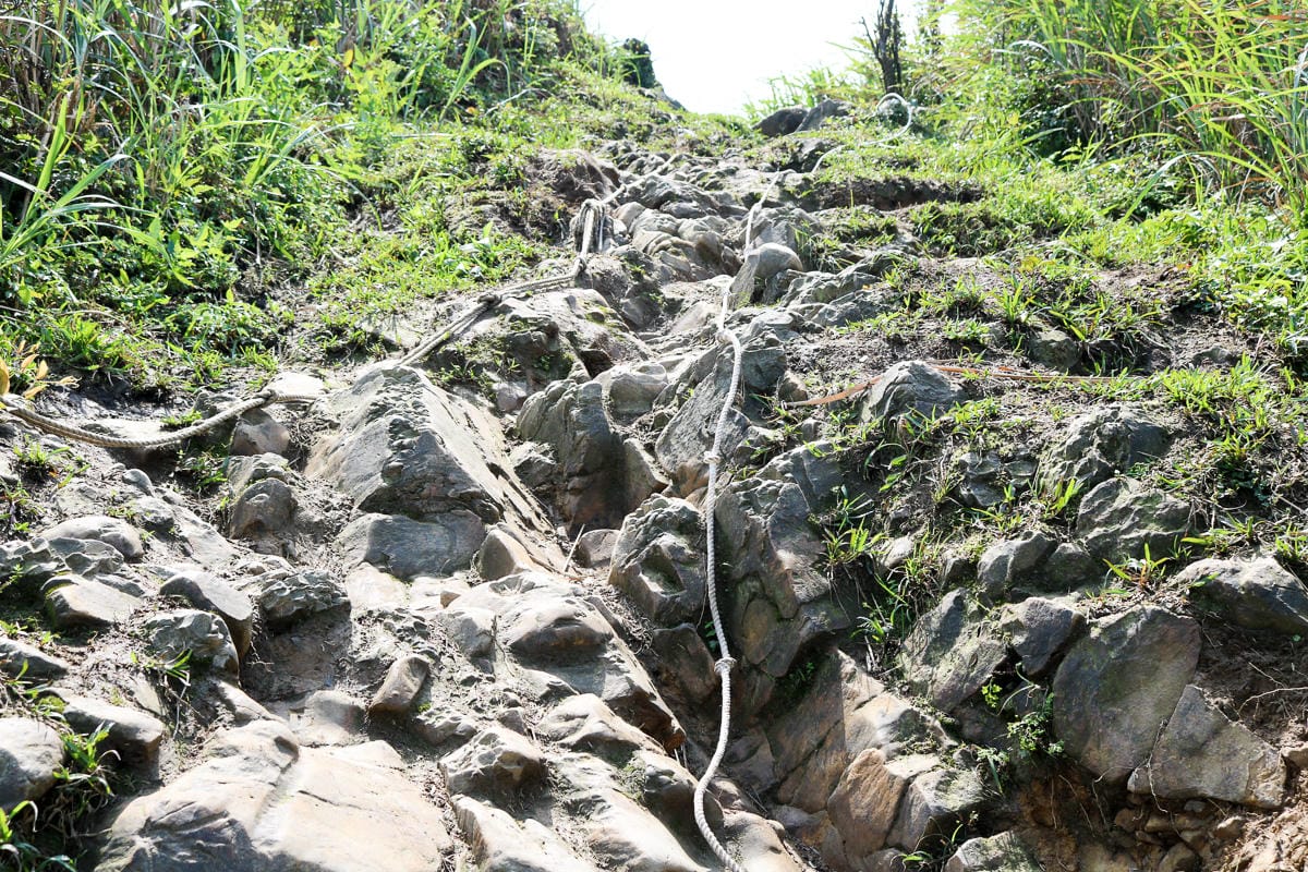 瑞芳茶壺山半屏山縱走 黃金三稜手腳並用氣勢不輸劍龍稜